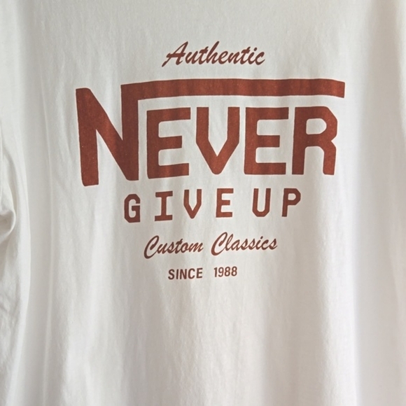 Authentic Casual Wear| Graphic-Inspired White T-Shirt - Picture 3 of 8